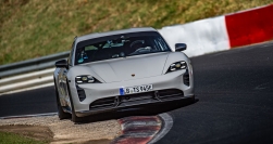 Xe điện Porsche Taycan phá kỷ lục tốc độ đường đua Nürburgring