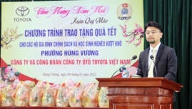 Toyota Việt Nam góp tết tới gia đình chính sách và trẻ em khó khăn