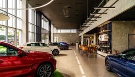 BMW Việt Nam ra mắt "siêu" showroom và xe điện iX3 và i4