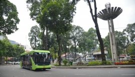 Xe buýt điện VinBus chạy thử tại Sài Gòn