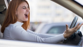 Phụ nữ ghét nhất điều gì khi cầm lái ô tô?