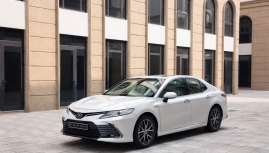 Toyota Camry 2022 ra mắt với động cơ hybrid, giá từ 1,05 tỷ đồng