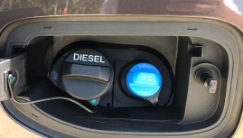 Xe máy dầu đổ dung dịch AdBlue cần lưu ý quy tắc nào?